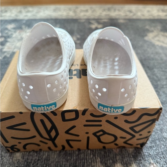 Native Jefferson Shoes - White toddler size C7 - Picture 2 of 4